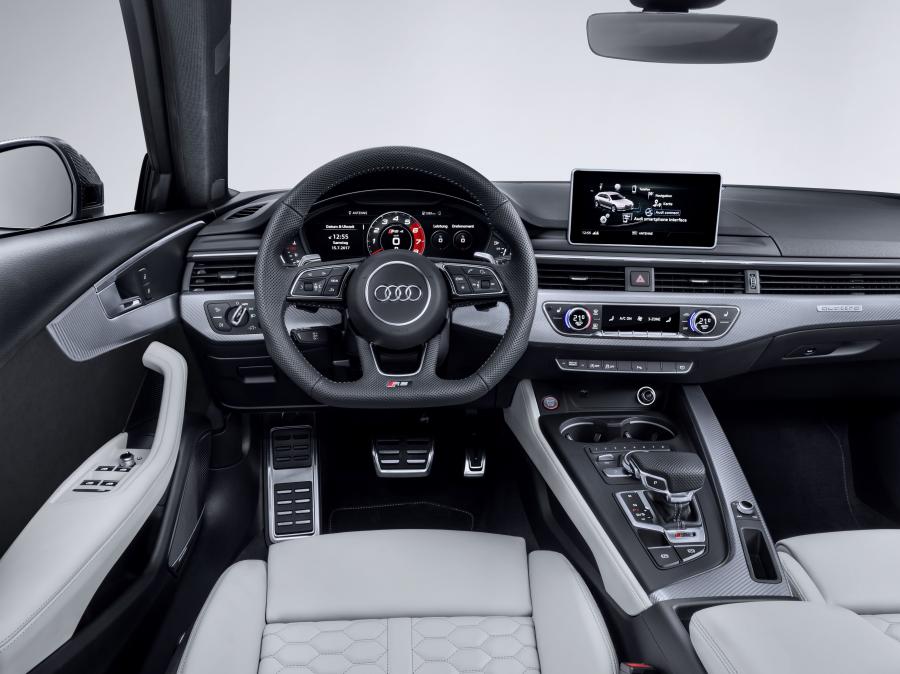 Торпедо Audi RS4 Avant (B9) 2017 года  (WW) (фото 26 из 57)